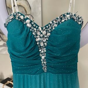 SPEECKLESS EVENING DRESS SIZE 3